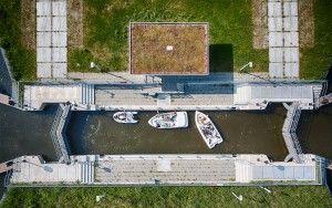 Symmetry from above at a lock