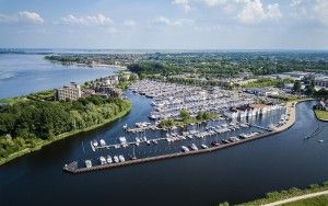 Huizen marina by drone