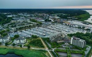 Huizen marina by drone