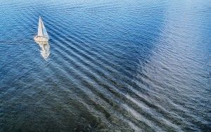 Sailing father on lake Gooimeer