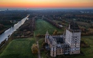 Sunset at Almere castle