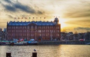 Het Scheepvaarthuis in Amsterdam