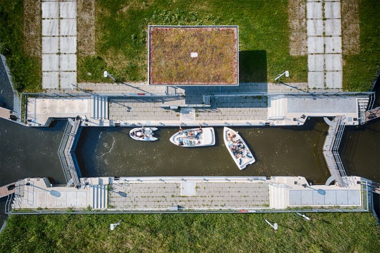 Symmetry from above at a lock