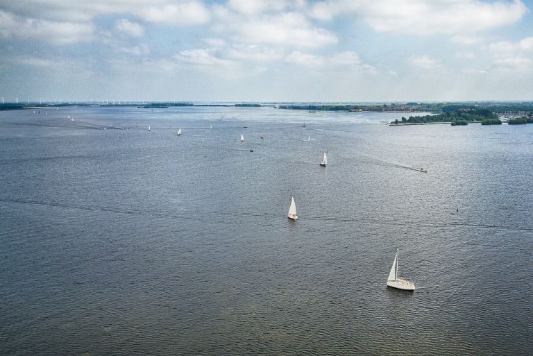 Sailing boats on Gooimeer