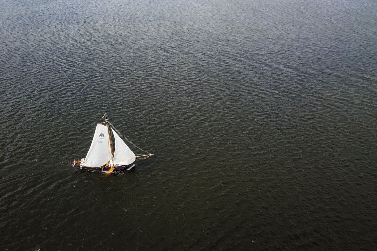 Sailing boats on Gooimeer