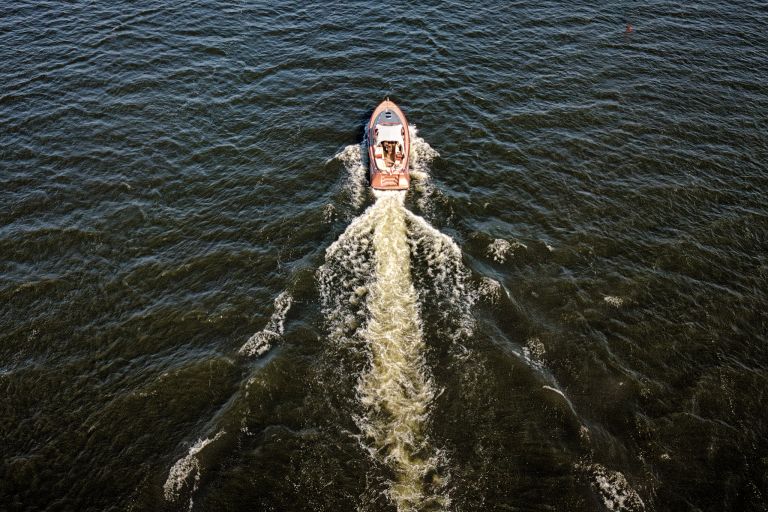 Speedboat on lake Gooimeer