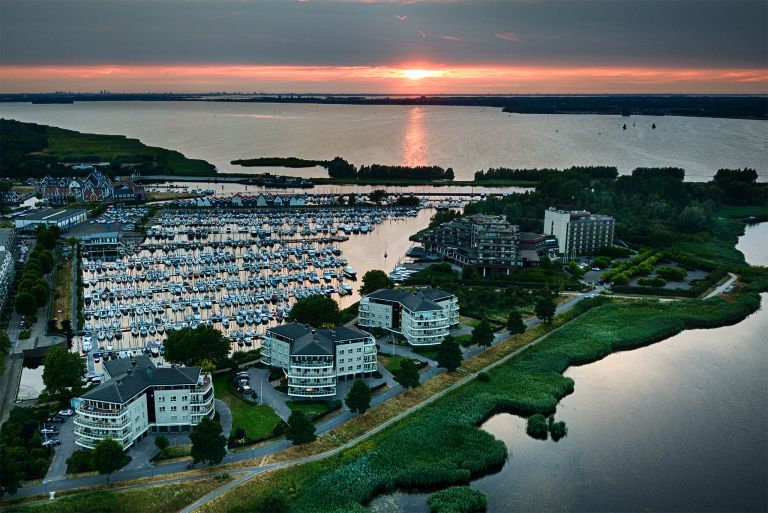 Huizen marina by drone