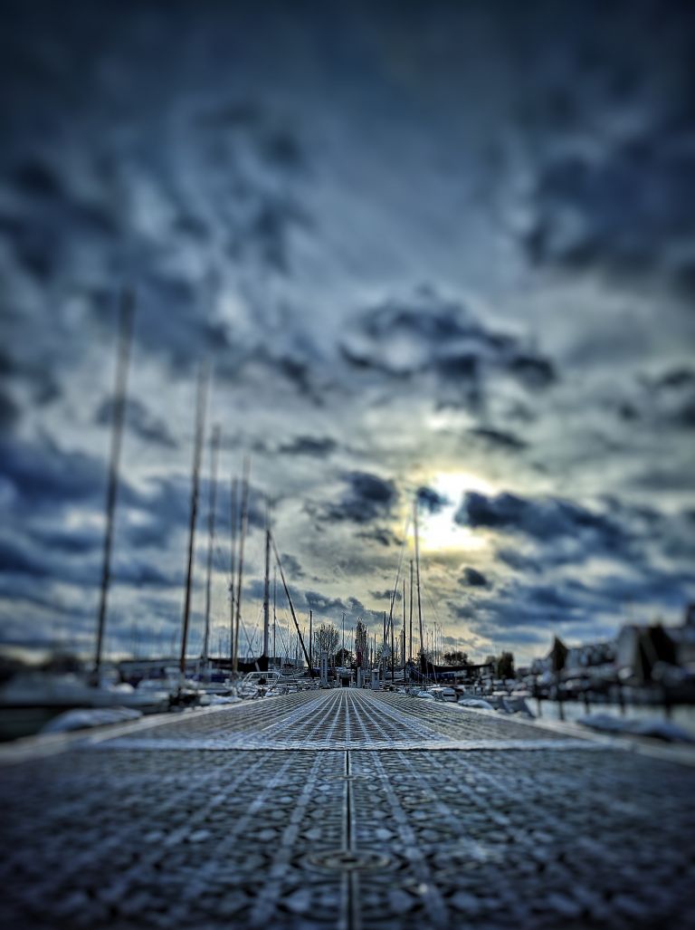 Icy cold harbour of Huizen