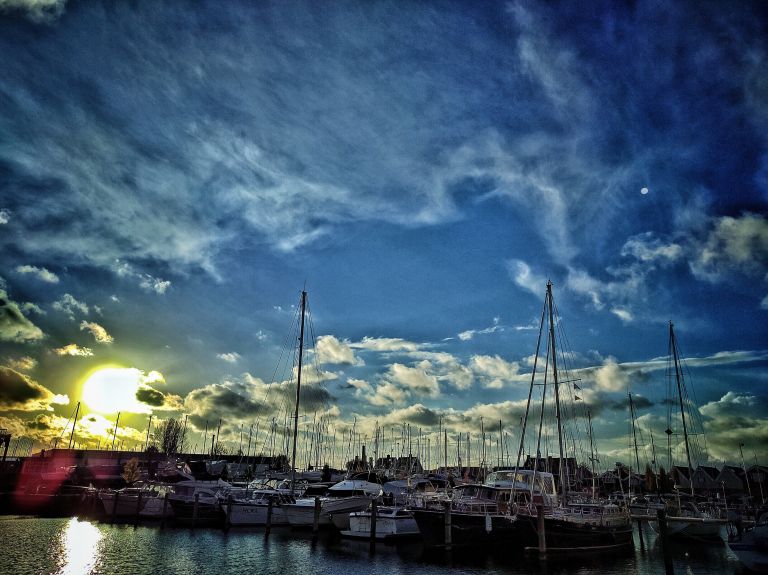 Icy cold harbour of Huizen